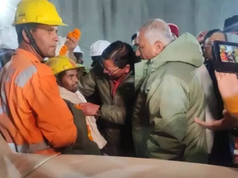 आनंदाची बातमी ! १७ दिवसांपासून बोगद्यात अडकलेल्या ४१ पैकी ३३ मजूर बाहेर