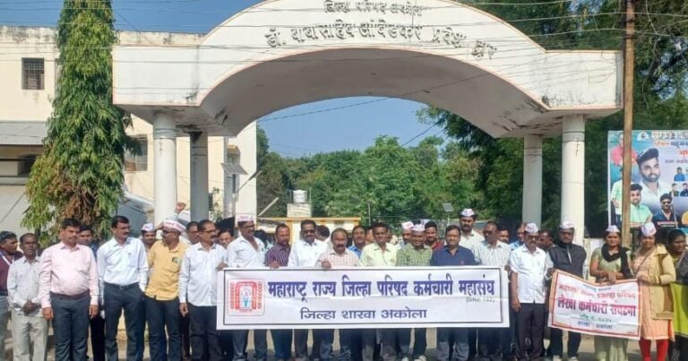 अकोल्यात 21 संघटनेचे कामबंद आंदोलन ! OPS साठी  कर्मचारी बेमुदत संपावर : जि.प मध्ये शुकशुकाट