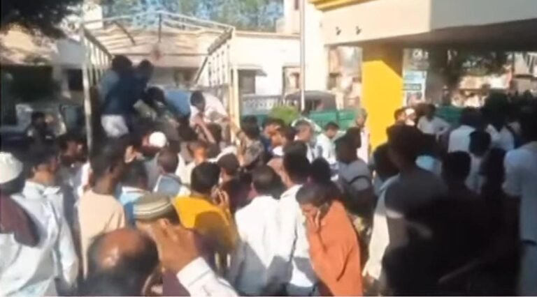 अकोल्यात ‘नमो’ कब्बडी स्पर्धेत १०० च्यावर प्रेक्षक जखमी : काही प्रेक्षकांचे हातपाय फ्रॅक्चर झाले ; गॅलरी कोसळली