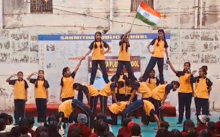 सन्मित्र पब्लिक स्कूलमध्ये गणतंत्र दिनी विद्यार्थ्याचा प्रमाणपत्र व पदके देऊन सन्मान