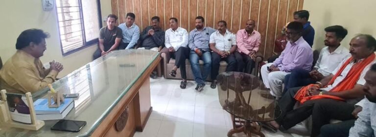 अकोल्यात धक्कादायक प्रकार ! अफजल खानाचा वध दाखवल्यानं कॉलेज तरुणांना माफी मागायला लावली