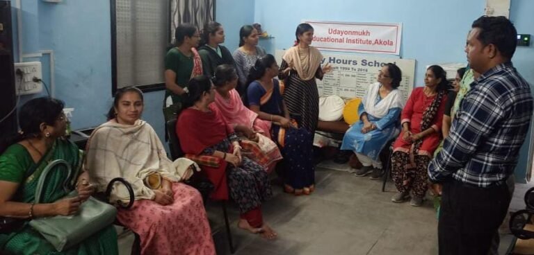 समुपदेशन कार्यशाळा : उद‌योन्मुख एज्यूकेशन सोसायटीचा पुढाकार: शिक्षक व विद्यार्थ्यांमध्ये योग्य संवाद‌ हवा