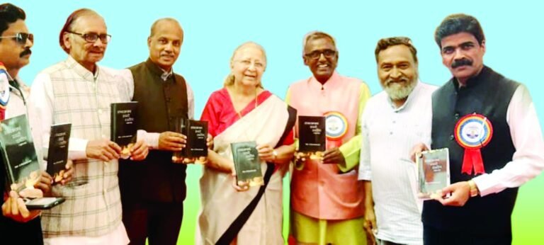 संध्याकाळचं डायरी रायटिंग ! डॉ. विनय दांदळे यांच्या लेखसंग्रहाचे प्रकाशन