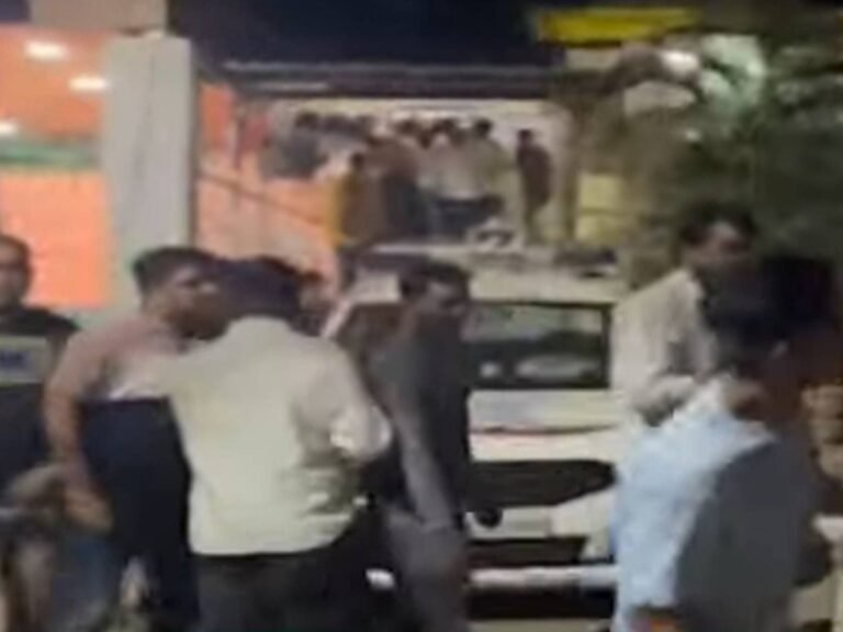 भाजपा आमदाराचा पोलीस ठाण्यातच शिवसेना नेत्यावर गोळीबार : रात्रीचा थरार