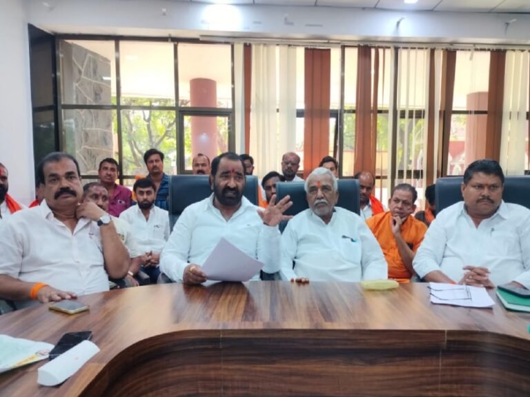 शिवसेनेची शेतकरी संघर्ष यात्रा ! कापूस, सोयाबीनच्या हमीभावासाठी रस्त्यावर उतरून लढू : आ. देशमुख यांची माहिती