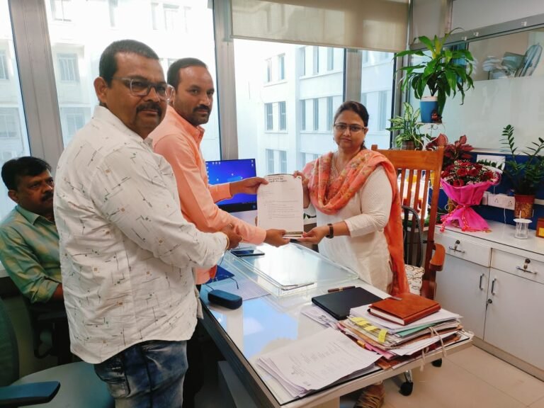 अकोल्यातील कर वसुली कंत्राटचा तातडीने अहवाल द्या ! अवर सचिवांचा आदेश, देव यांचे यशस्वी आंदोलन