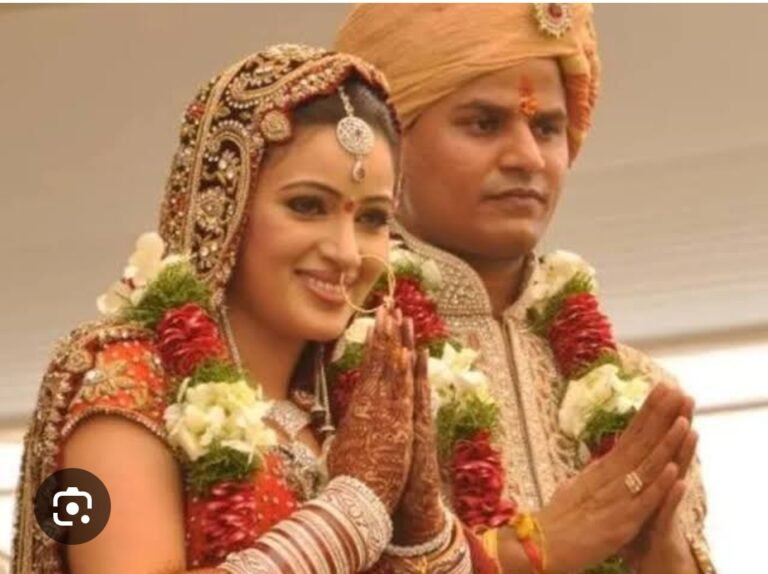राणा दाम्‍पत्‍याची चहूबाजूंनी कोंडी ! महायुतीतून आव्‍हान भाजपमधूनही विरोध
