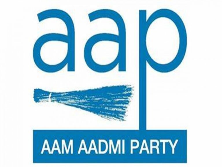 अकोल्यात मुख्यमंत्री केजरीवाल यांच्या अटकेच्या निषेधार्थ आंदोलन