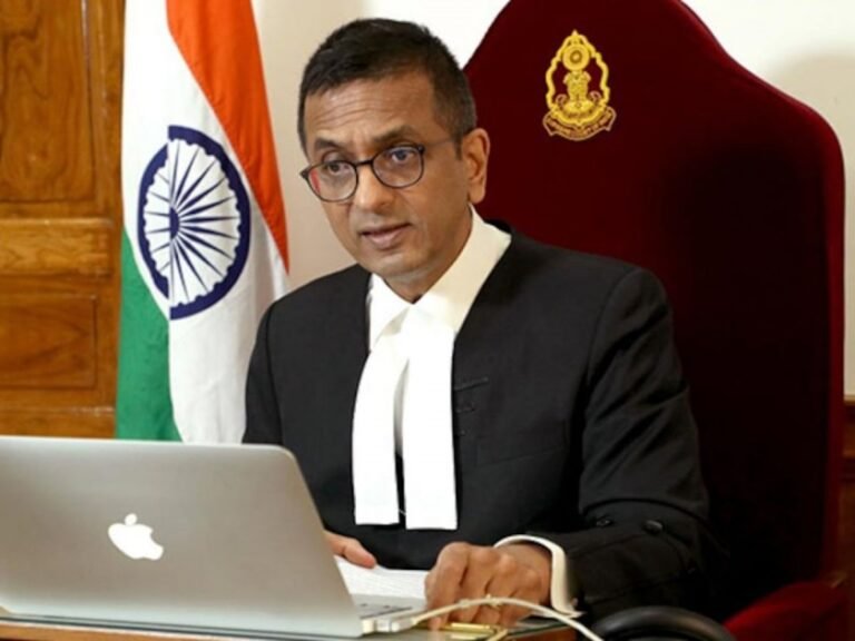 ओरडू नका, हे न्यायालय आहे ! तिन्ही वकिलांची खरडपट्टी काढली : सरन्यायाधीश चंद्रचूड का भडकले