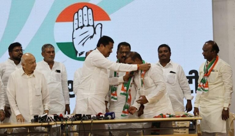 अँड आंबेडकरांना धक्का ? वंचितच्या जिल्हाध्यक्षाचा काँग्रेसमध्ये प्रवेश; मविआ उमेदवाराला बळकटी”