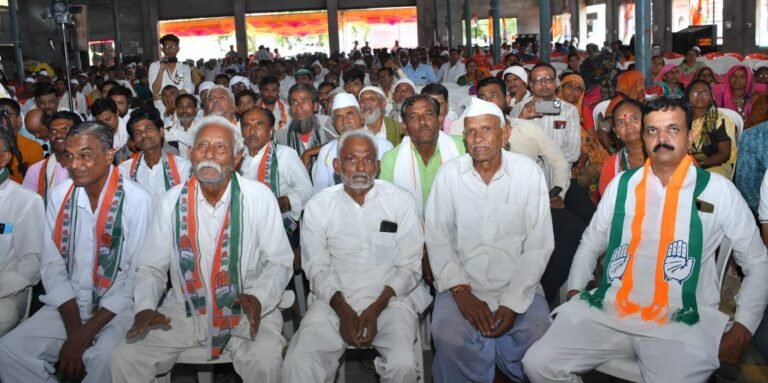 अकोला जिल्ह्याच्या विकासासाठी बदल करा ! डॉ. अभय पाटील यांना विजयी करा: खा. वासनिक यांचे आवाहन