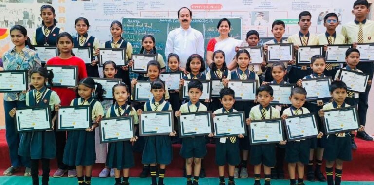 विद्यार्थ्यांचा सर्वांगीण विकासच शिक्षणाचा उद्देश : प्रदिप सिंह राजपूत ; सन्मित्र स्कूलमध्ये महाराष्ट्र दिन साजरा