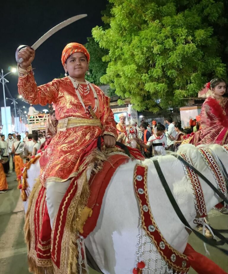 जय छावा ! संभाजी राजे जयंती निमित्ताने आखाडे, भजनी मंडळे, देखावे आणि ढ़ोल ताशांसह निघाली मिरवणूक