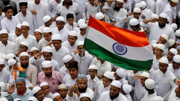 खरं काय अन् खोटं का ? मुस्लिम लोकसंख्येला राजकीय गंध !    ‘या’ दोन गोष्टींचा बागुलबुवा केला की…