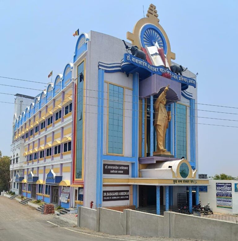 वर्षा महोत्सव ! डॉ. बाबासाहेब आंबेडकर जर्नालिझम अँड सोशल वर्क महाविद्यालयात