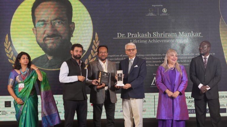 अकोल्याचे डॉ. प्रकाश मानकर जीवन गौरव पुरस्काराने सन्मानीत