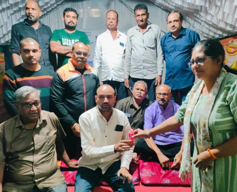 अन्नत्याग आंदोलन स्थगित !देव सोबत आयुक्तांची होणार चर्चा