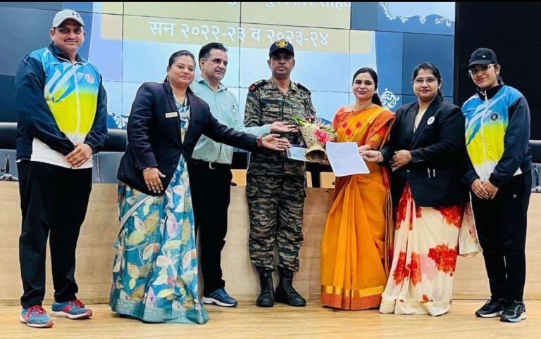श्री समर्थ पब्लिक स्कूल व महाविद्यालयाचा शासनातर्फे 2 वर्षाचे क्रीडा पुरस्कार अनुदानाने सन्मान
