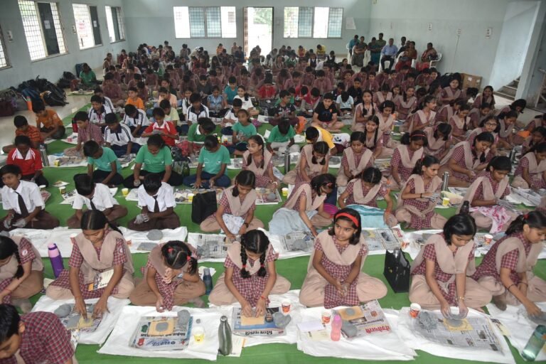 श्रीगणेश ! 400 विद्यार्थ्यांचा सहभाग ; 14 सप्टेंबरला  निकाल : शाडू मातीपासून  मुर्तीची निर्मिती