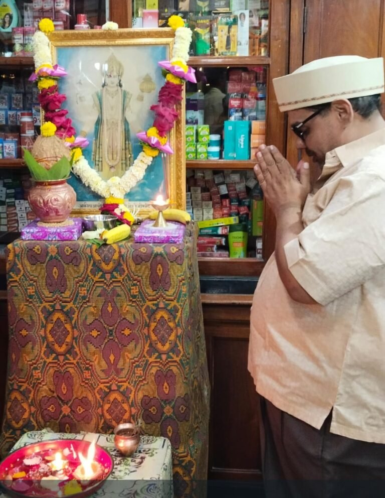अकोला आयुर्वेद औषधालयात (बैद्यनाथ)  धन्वंतरी जयंती साजरी