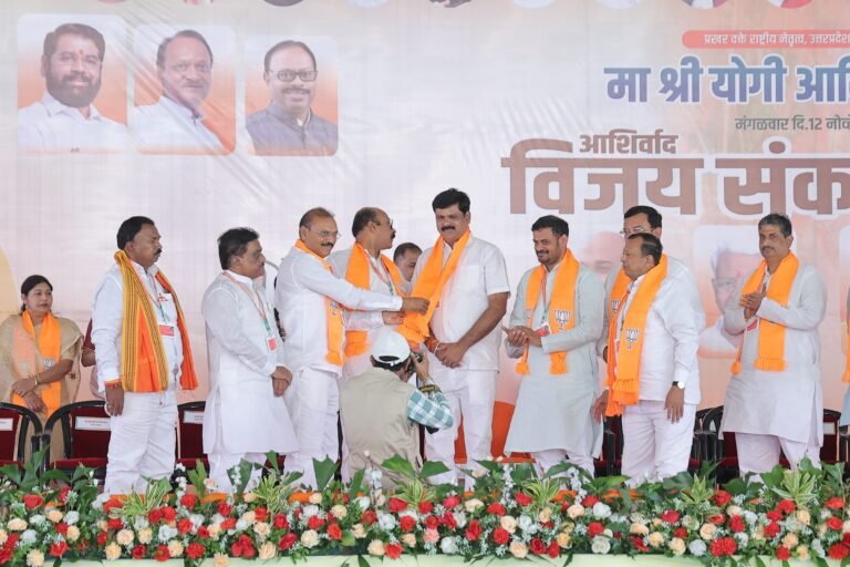 भाजपाचं कुटुंब वाढतयं !नितीन ताकवाले यांचा  सहकाऱ्यांसह अकोला भाजपात प्रवेश